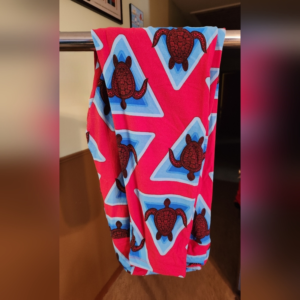 Lularoe TC turtle leggings